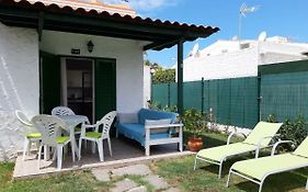 Bungalow With Private Garden Nex To Yumbo Center